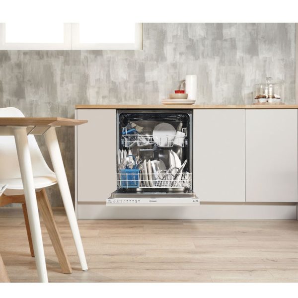 Indesit Integrated Dishwasher in situ